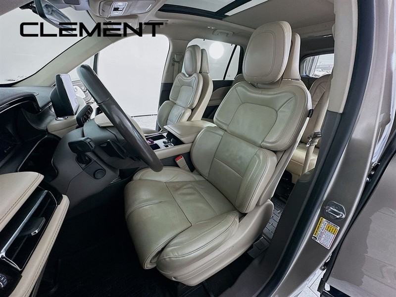 Lincoln Aviator Vehicle Full-screen Gallery Image 31