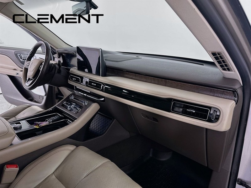 Lincoln Aviator Vehicle Full-screen Gallery Image 37