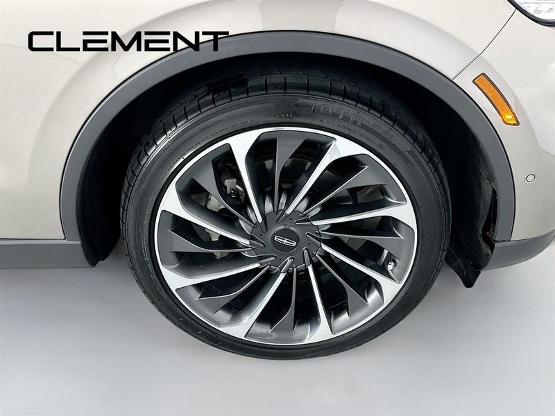 Lincoln Aviator Vehicle Full-screen Gallery Image 39