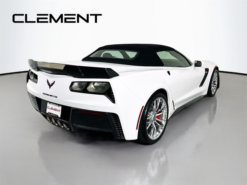 Chevrolet Corvette Vehicle Full-screen Gallery Image 06