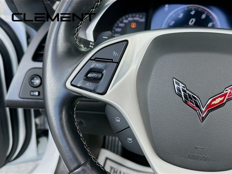 Chevrolet Corvette Vehicle Full-screen Gallery Image 15