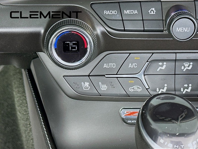 Chevrolet Corvette Vehicle Full-screen Gallery Image 23