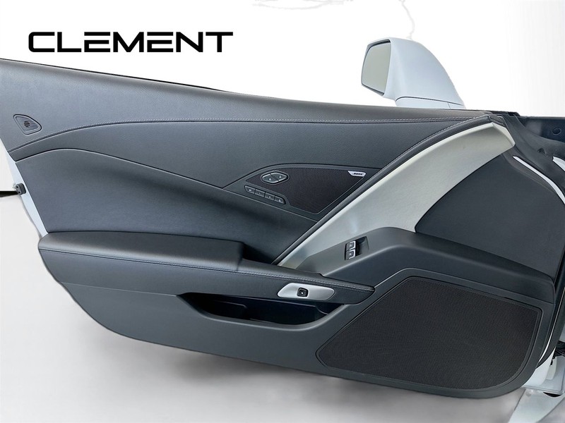 Chevrolet Corvette Vehicle Full-screen Gallery Image 28