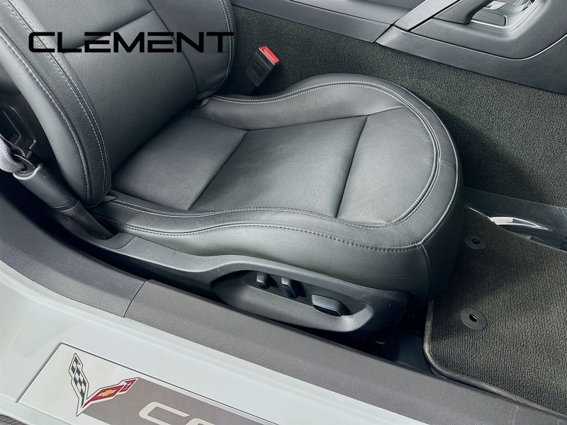 Chevrolet Corvette Vehicle Full-screen Gallery Image 31