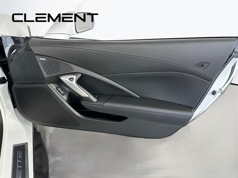 Chevrolet Corvette Vehicle Full-screen Gallery Image 33