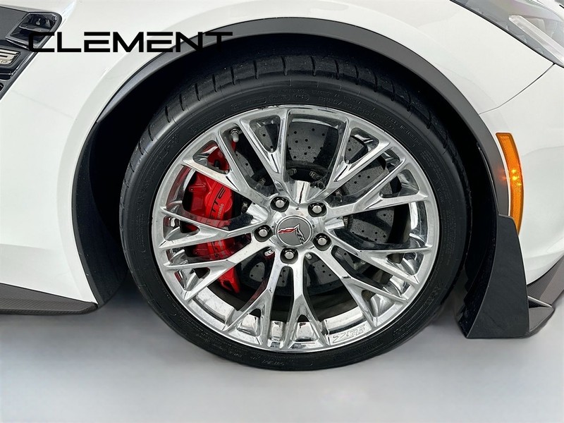 Chevrolet Corvette Vehicle Full-screen Gallery Image 34