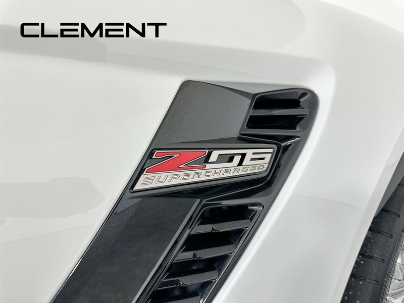 Chevrolet Corvette Vehicle Full-screen Gallery Image 37