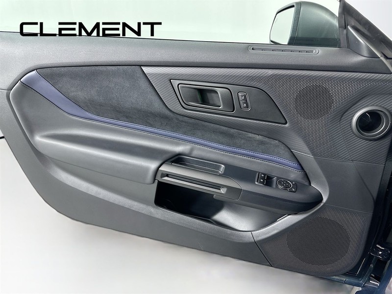 Ford Mustang Vehicle Image 30