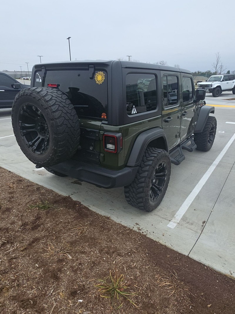 Jeep Wrangler Vehicle Image 02