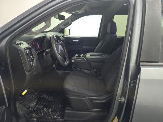 Chevrolet Silverado 1500 Vehicle Full-screen Gallery Image 3