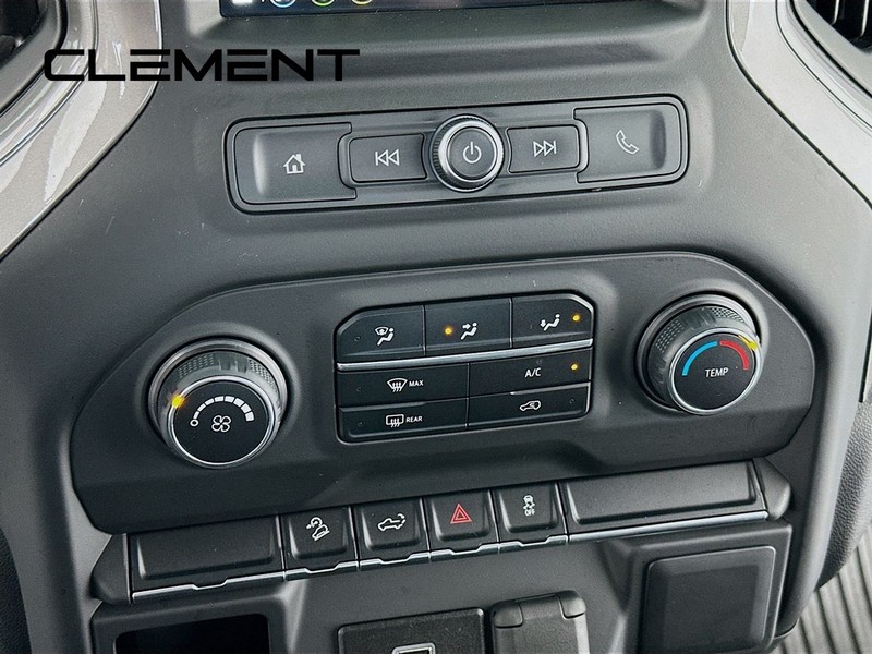 Chevrolet Silverado 1500 Vehicle Full-screen Gallery Image 20