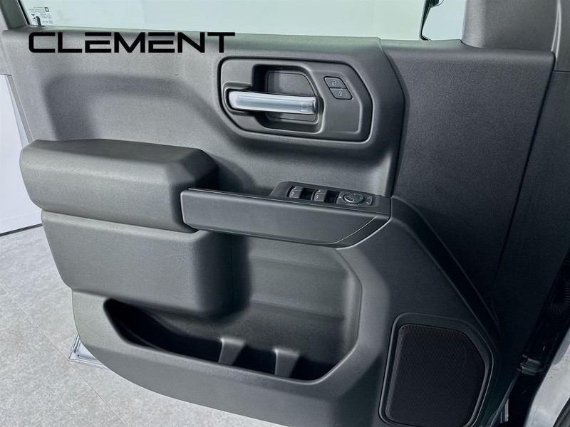 Chevrolet Silverado 1500 Vehicle Full-screen Gallery Image 23