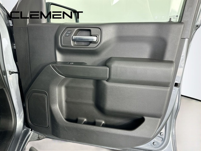 Chevrolet Silverado 1500 Vehicle Full-screen Gallery Image 31