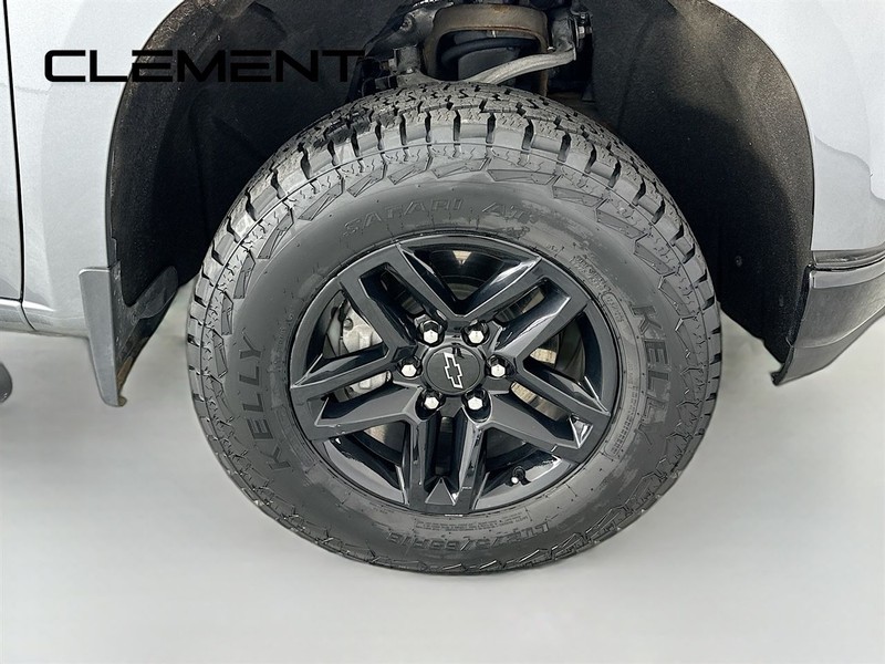 Chevrolet Silverado 1500 Vehicle Full-screen Gallery Image 32