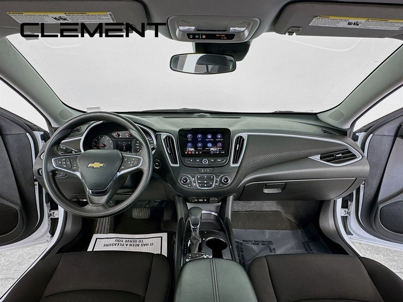 Chevrolet Malibu Vehicle Full-screen Gallery Image 11