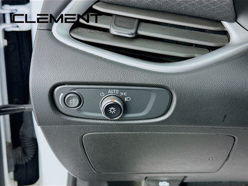 Chevrolet Malibu Vehicle Full-screen Gallery Image 12