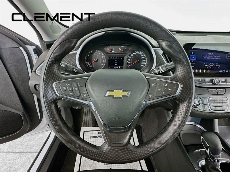 Chevrolet Malibu Vehicle Full-screen Gallery Image 14