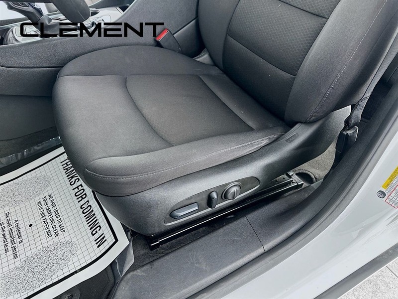 Chevrolet Malibu Vehicle Full-screen Gallery Image 28