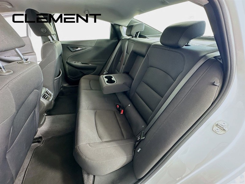 Chevrolet Malibu Vehicle Full-screen Gallery Image 31