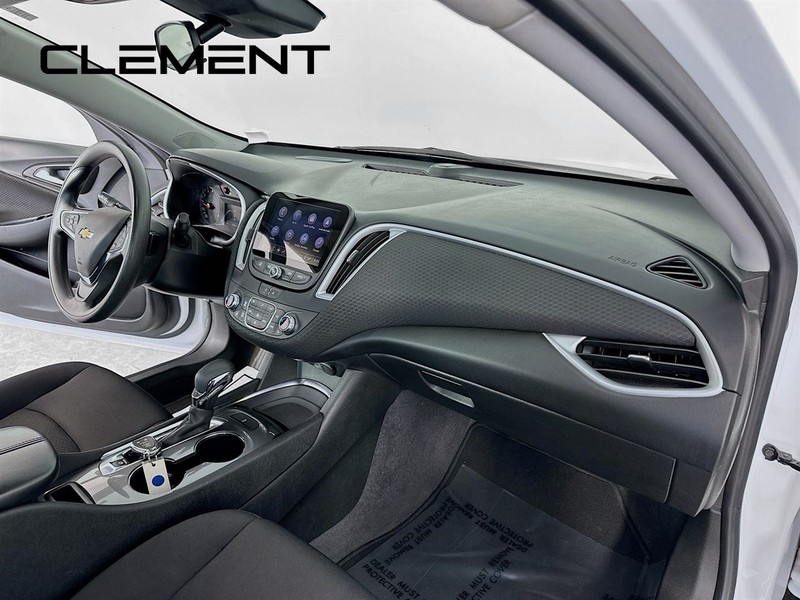 Chevrolet Malibu Vehicle Full-screen Gallery Image 33