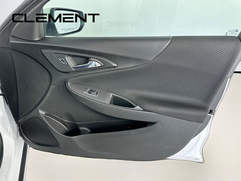 Chevrolet Malibu Vehicle Full-screen Gallery Image 34