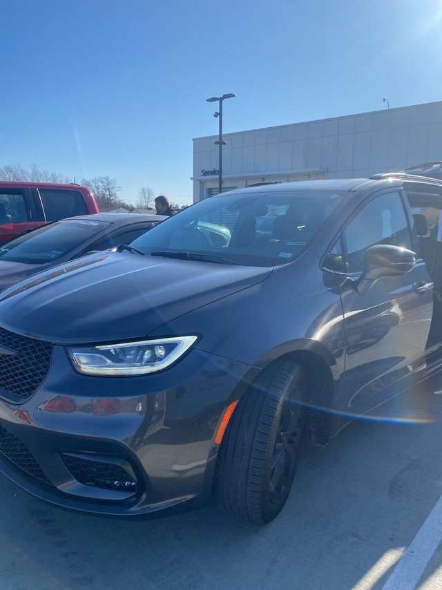 more details - chrysler pacifica