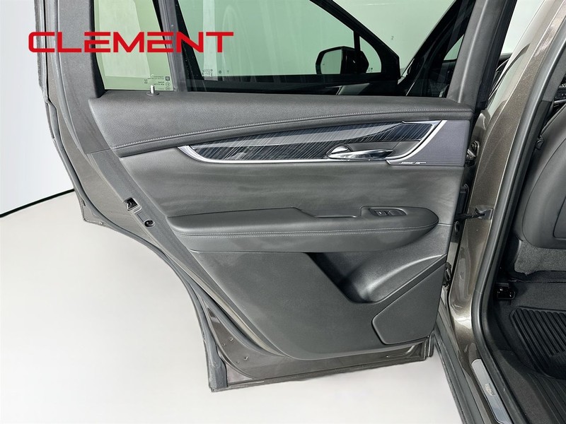 Cadillac XT6 Vehicle Full-screen Gallery Image 32