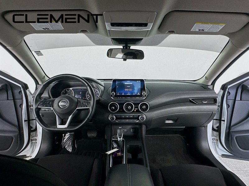 Nissan Sentra Vehicle Image 11