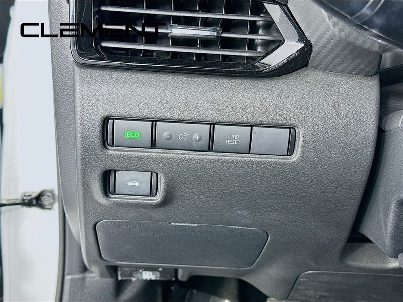 Nissan Sentra Vehicle Image 12