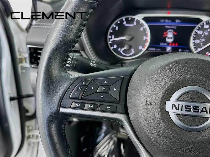 Nissan Sentra Vehicle Image 15