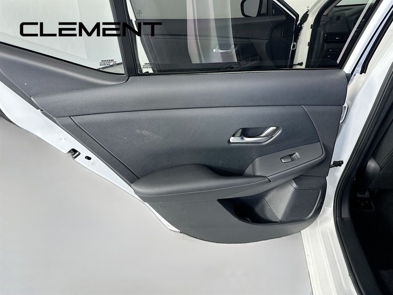 Nissan Sentra Vehicle Image 29