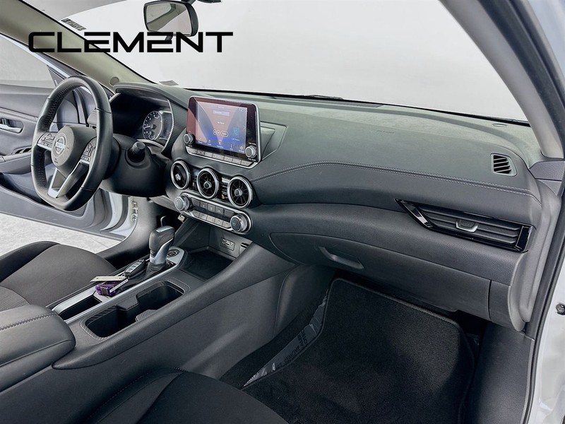 Nissan Sentra Vehicle Image 32