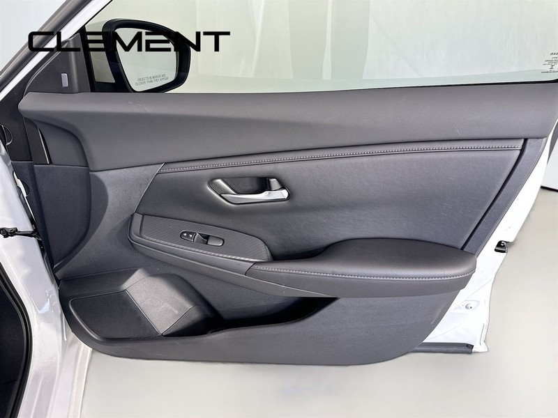 Nissan Sentra Vehicle Image 33
