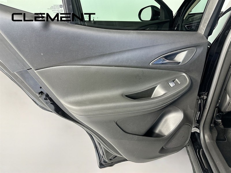 Buick Encore GX Vehicle Full-screen Gallery Image 30