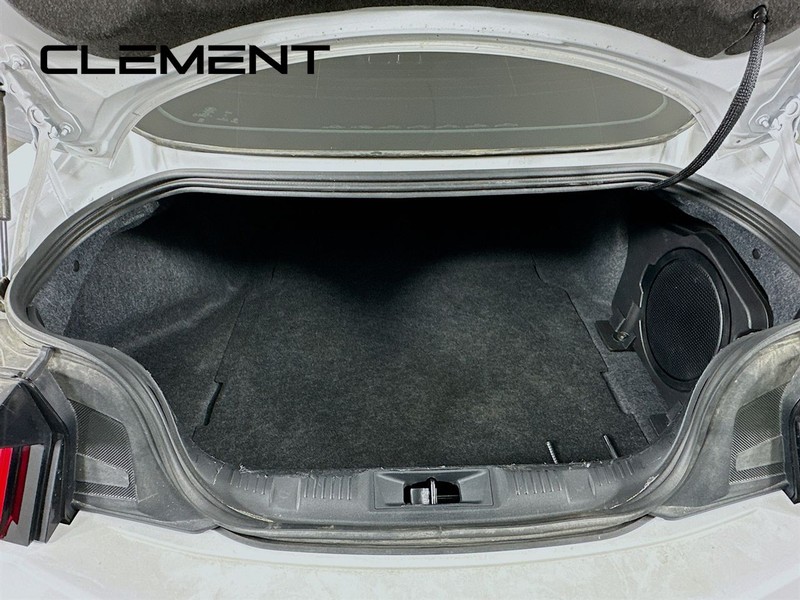 Ford Mustang Vehicle Full-screen Gallery Image 11