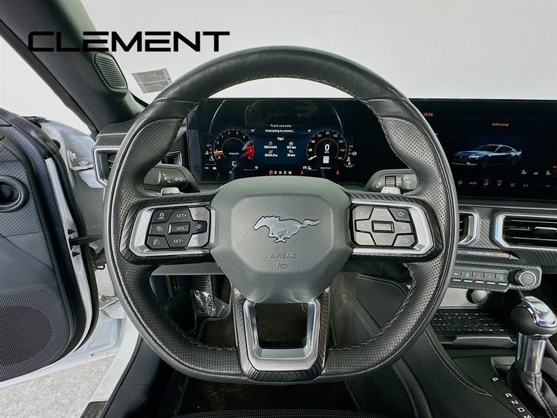 Ford Mustang Vehicle Full-screen Gallery Image 15