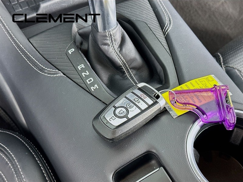 Ford Mustang Vehicle Full-screen Gallery Image 26