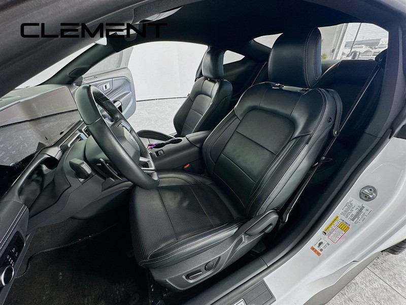 Ford Mustang Vehicle Full-screen Gallery Image 31