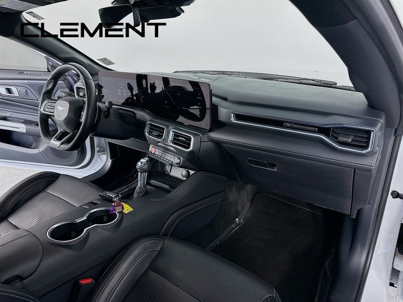 Ford Mustang Vehicle Full-screen Gallery Image 34