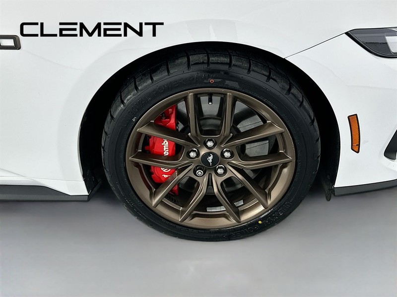 Ford Mustang Vehicle Full-screen Gallery Image 36