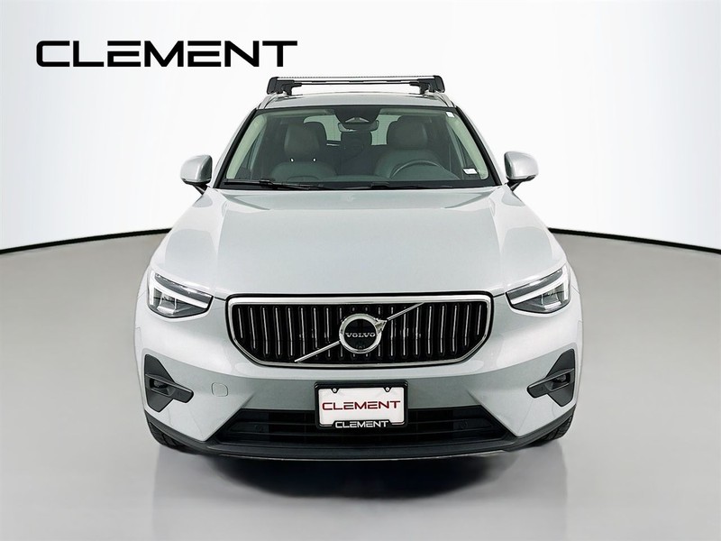 Volvo XC40 Vehicle Full-screen Gallery Image 3