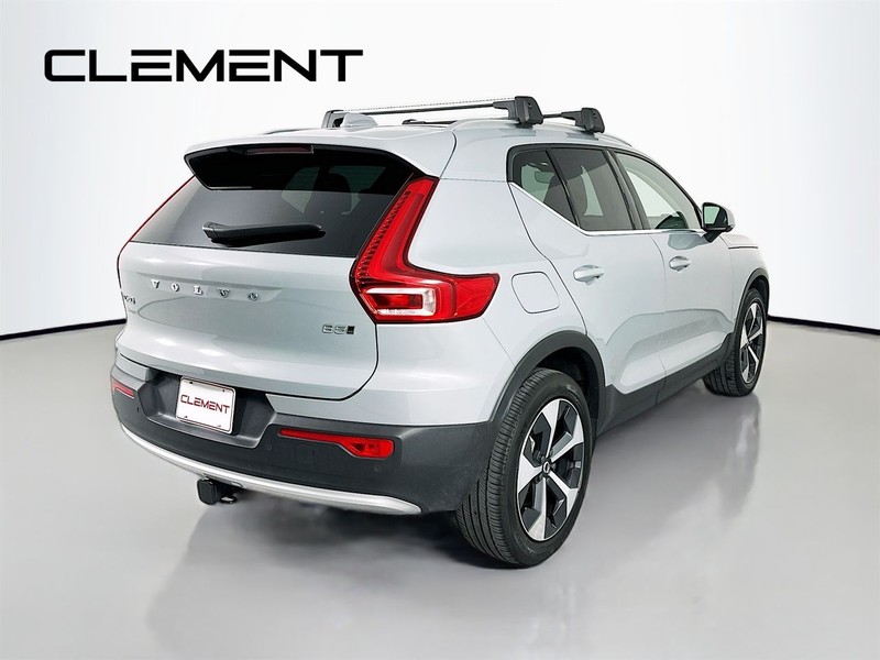 Volvo XC40 Vehicle Full-screen Gallery Image 7