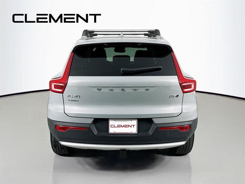 Volvo XC40 Vehicle Full-screen Gallery Image 8