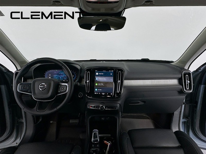 Volvo XC40 Vehicle Full-screen Gallery Image 12