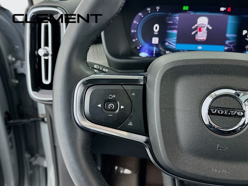 Volvo XC40 Vehicle Full-screen Gallery Image 16
