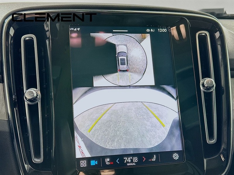 Volvo XC40 Vehicle Full-screen Gallery Image 20