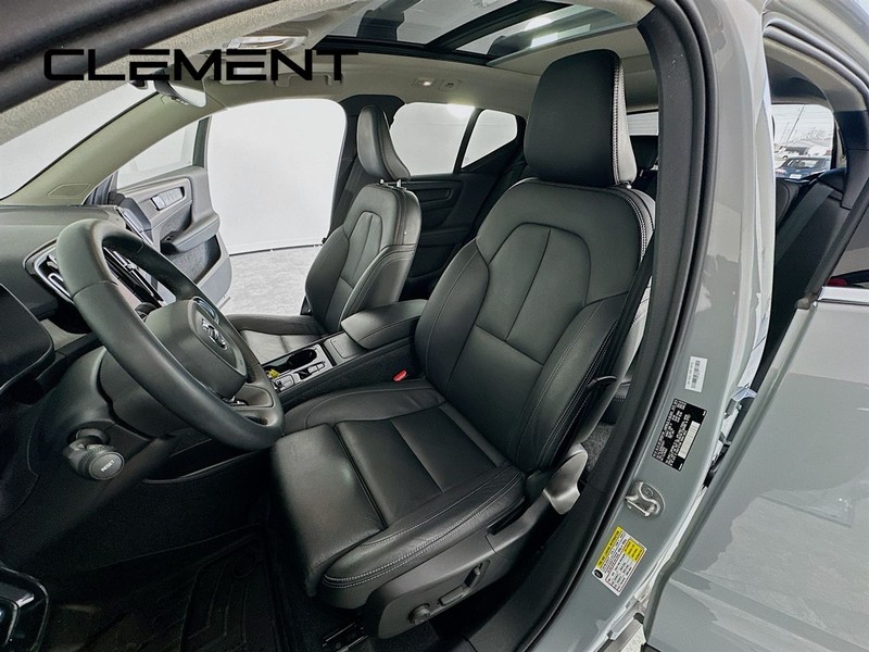 Volvo XC40 Vehicle Full-screen Gallery Image 30