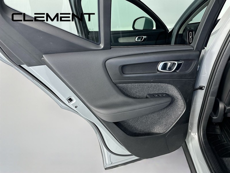 Volvo XC40 Vehicle Full-screen Gallery Image 31