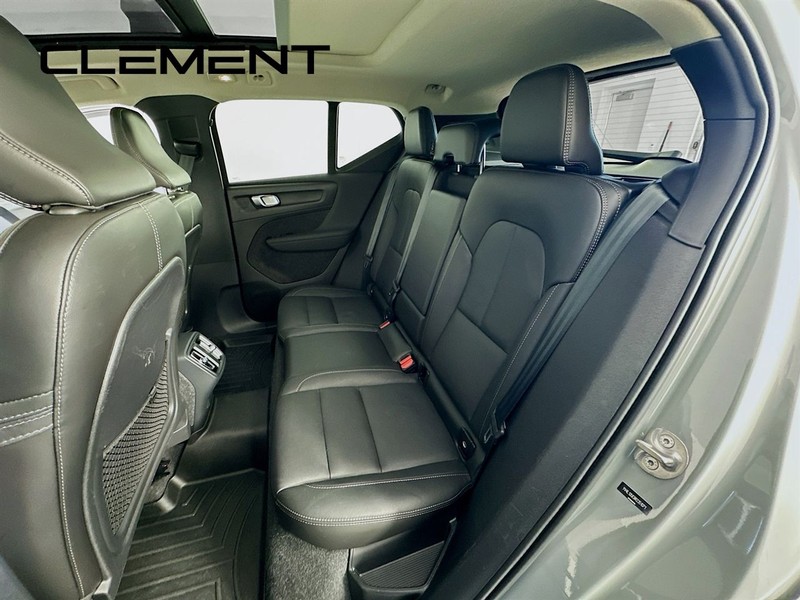 Volvo XC40 Vehicle Full-screen Gallery Image 32