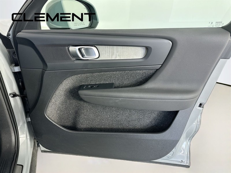 Volvo XC40 Vehicle Full-screen Gallery Image 36